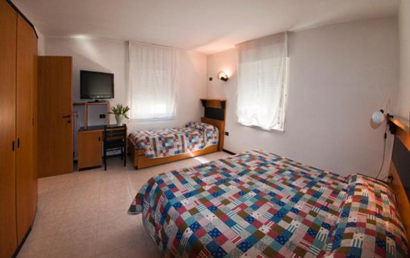 Albergo Alla Torre Caldonazzo Esterno foto