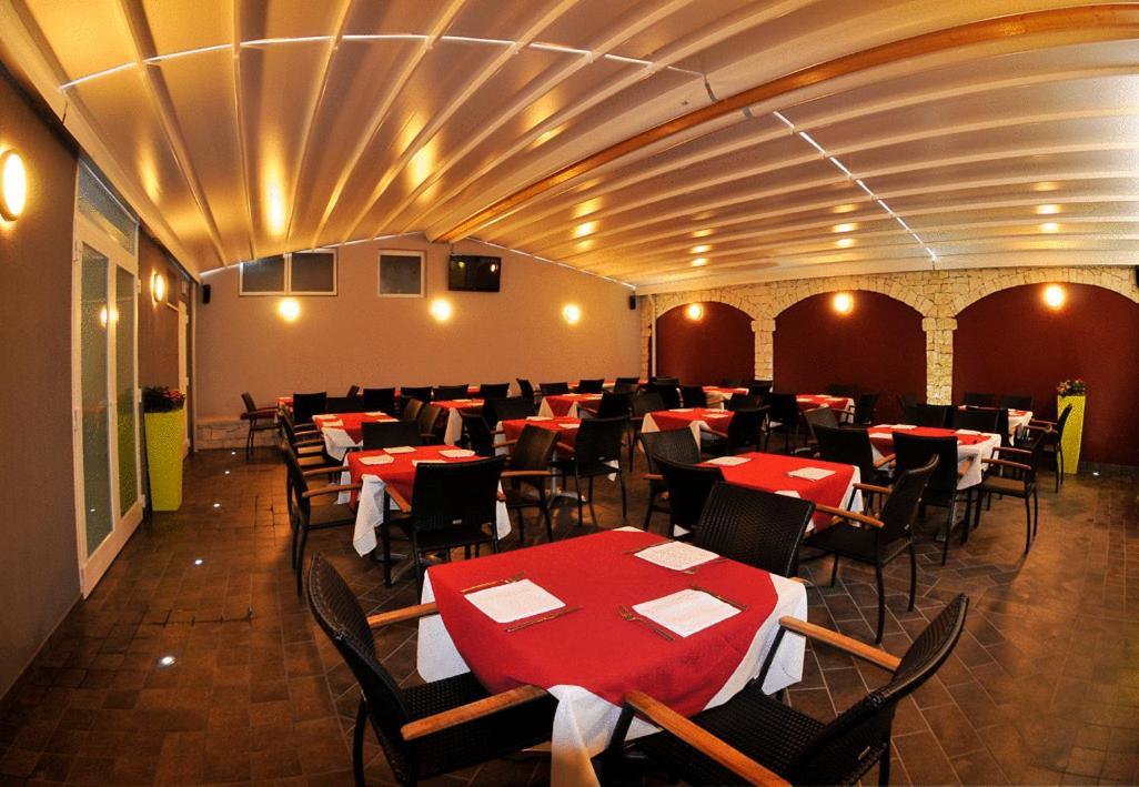 Albergo Alla Torre Caldonazzo Esterno foto